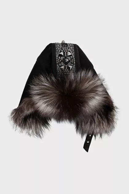 Hat decorated with fox fur