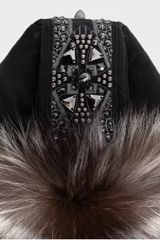 Hat decorated with fox fur