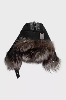 Hat decorated with fox fur