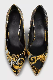 Leather pumps with signature print