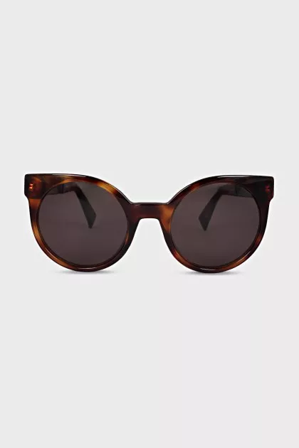 Brown sunglasses with round frames
