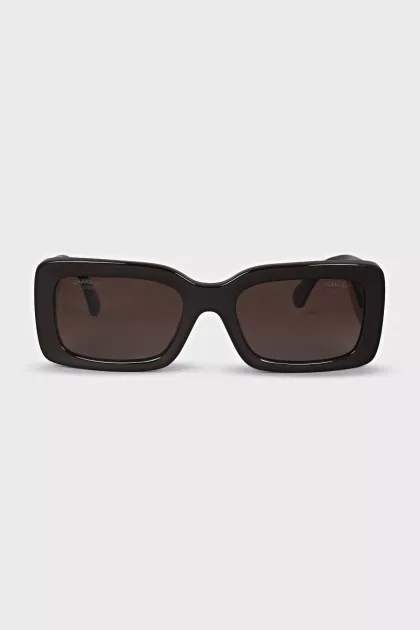Brown sunglasses with gold trim
