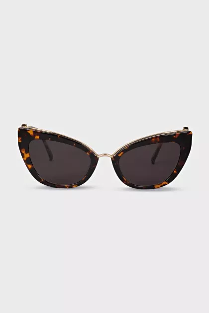 Brown cat eye sunglasses