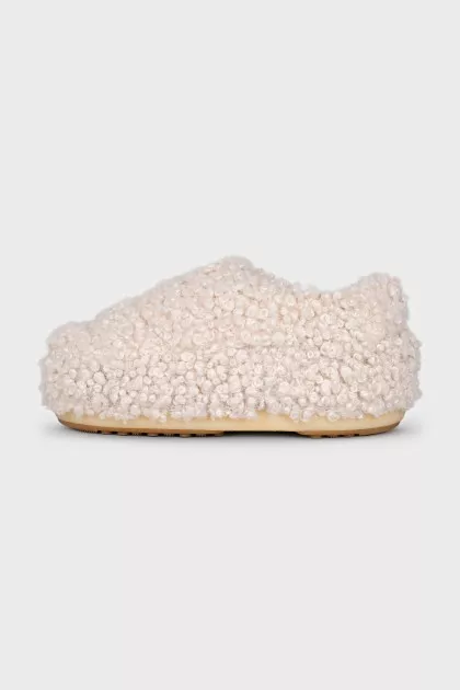 Fur shoes