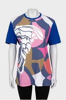 Straight T-shirt with a colorful print