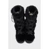 Insulated boots decorated with fur