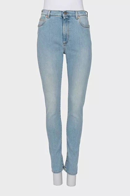 Skinny jeans with a patch on the pocket