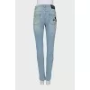 Skinny jeans with a patch on the pocket