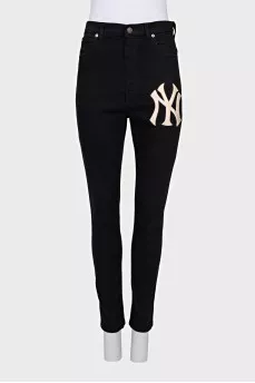 High-waisted jeans with embroidery