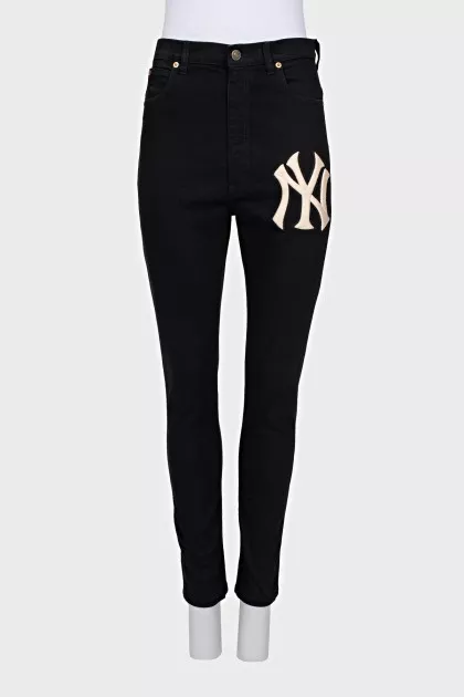 High-waisted jeans with embroidery