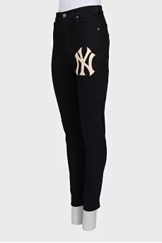 High-waisted jeans with embroidery