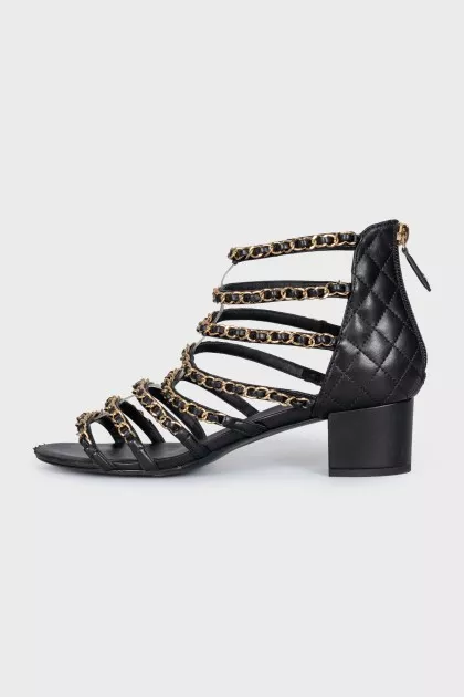 Leather sandals with chains