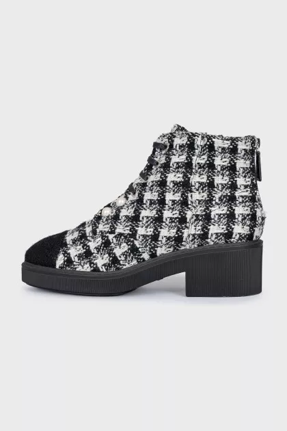 Boots with logo decorated with beads