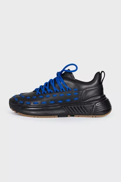 Men's sneakers with contrasting laces
