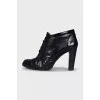 Leather ankle boots with laces
