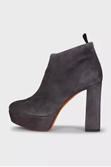 Suede ankle boots with no heel closure