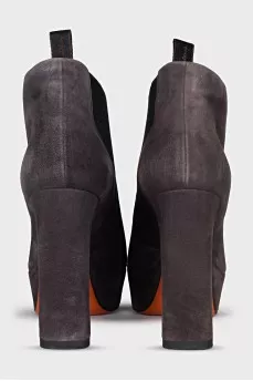 Suede ankle boots with no heel closure
