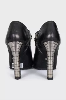 Leather ankle boots with metal heels