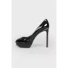 Open toecap patent leather heels 