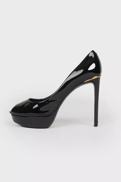 Open toecap patent leather heels 