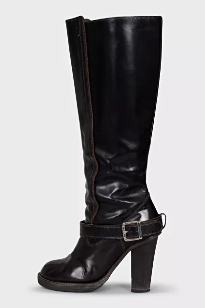 Boots decorated with a leather strap