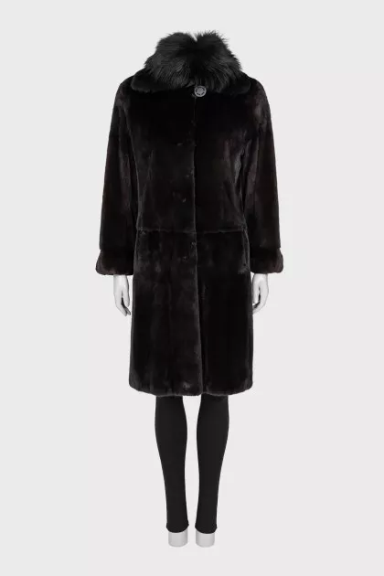 Straight cut fur coat