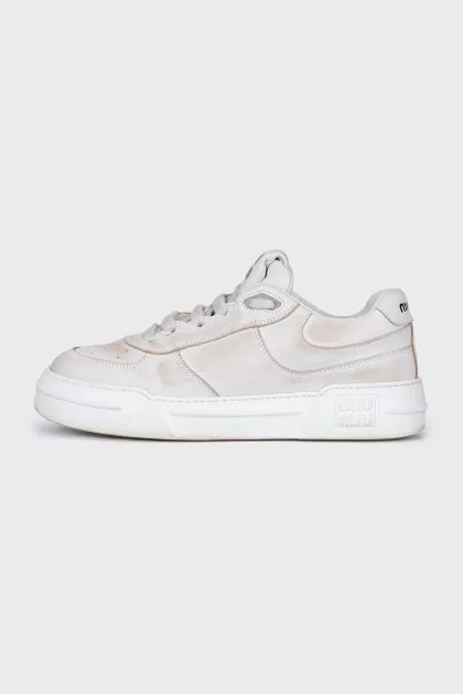 Leather sneakers with a distressed effect