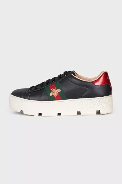 Leather sneakers with contrasting inserts