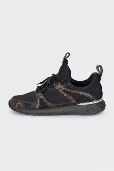 Sneakers decorated with printed canvas