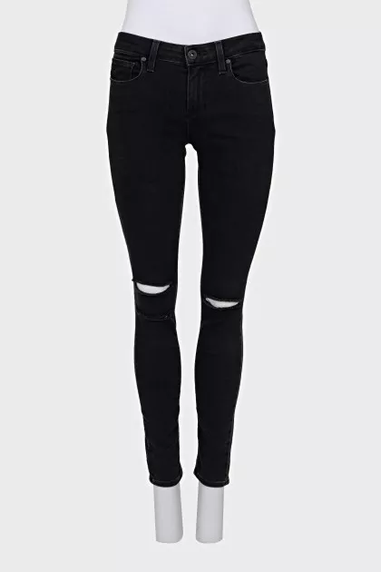 Skinny jeans with rips