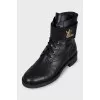 Black Wonderland boots