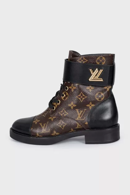 Wonderland print leather boots