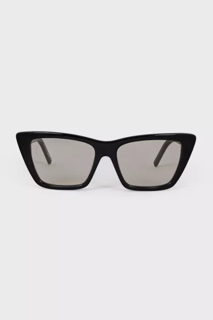Black cat-eye glasses