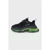 Черные кроссовки Triple S