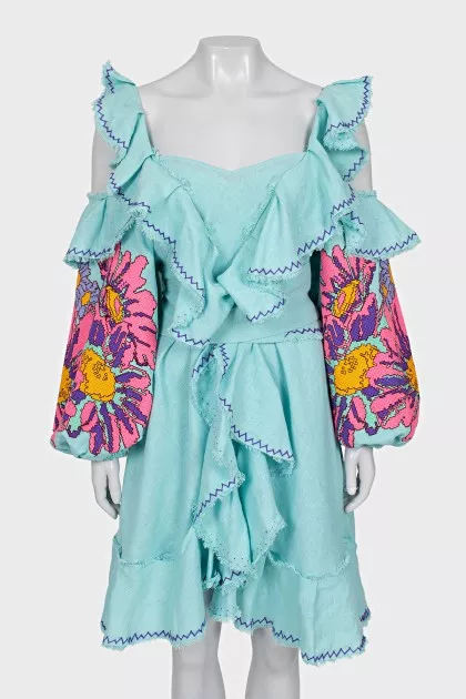 Embroidered dress with puff sleeves
