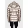 Fitted down jacket with a zipper