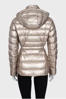 Fitted down jacket with a zipper