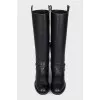 Leather boots insulated with fur
