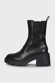 Leather boots with a stable heel