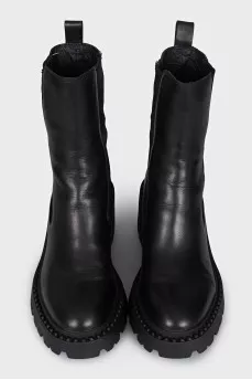 Leather boots with a stable heel