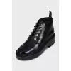 Patent leather boots with logo