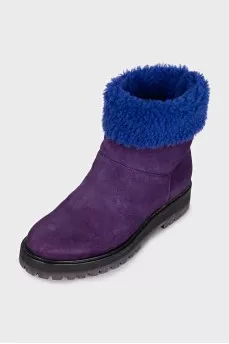 Suede boots insulated with fur