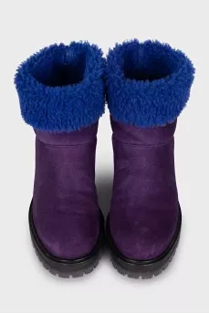 Suede boots insulated with fur