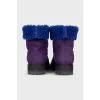 Suede boots insulated with fur