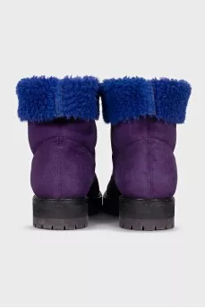 Suede boots insulated with fur