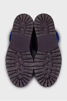 Suede boots insulated with fur
