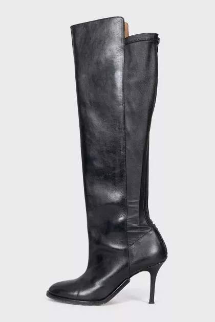 Black leather boots with a zipper