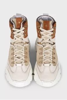 Leather boots with contrasting inserts