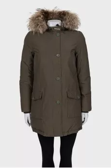 Straight-cut parka decorated with fur