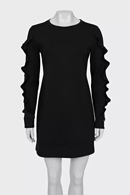 Fitted dress with decorated sleeves
